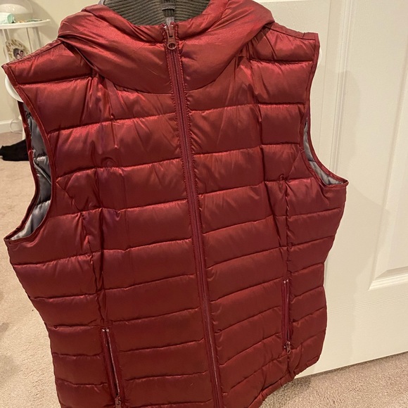 Bernardo Jackets & Blazers - Bernardo Down Goose Maroon & Gray Hood Puffer Vest Size Large